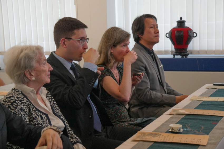 中国与瑞士文化交流合作开启新篇章——伯尔尼中国文化中心正式揭牌(图29)