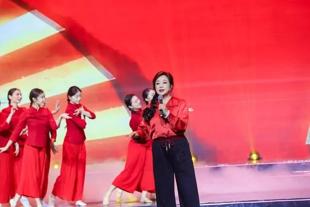 群星荟萃共绘马年新春诗意画卷,CETV诗意中国春晚录制圆满成功(图4) 群星荟萃共绘马年新春诗意画卷,CETV诗意中国春晚录制圆满成功(图4)