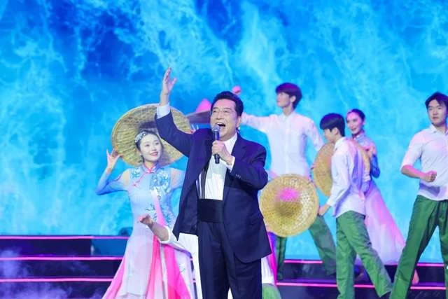 群星荟萃共绘马年新春诗意画卷,CETV诗意中国春晚录制圆满成功(图8) 群星荟萃共绘马年新春诗意画卷,CETV诗意中国春晚录制圆满成功(图8)