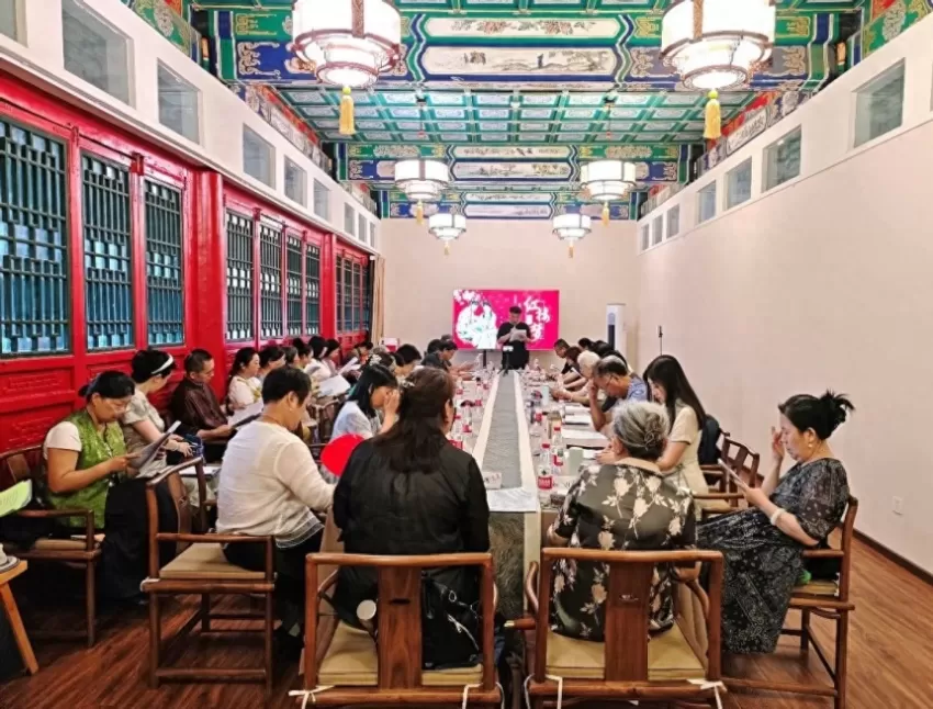 大观园中说晴雯(图1)