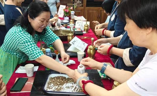 蘅芜闻香传非遗——大观园红楼制香香艺师培训班圆满结业(图1) 蘅芜闻香传非遗——大观园红楼制香香艺师培训班圆满结业(图1)