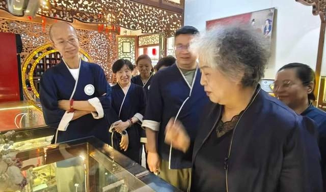 蘅芜闻香传非遗——大观园红楼制香香艺师培训班圆满结业(图2) 蘅芜闻香传非遗——大观园红楼制香香艺师培训班圆满结业(图2)