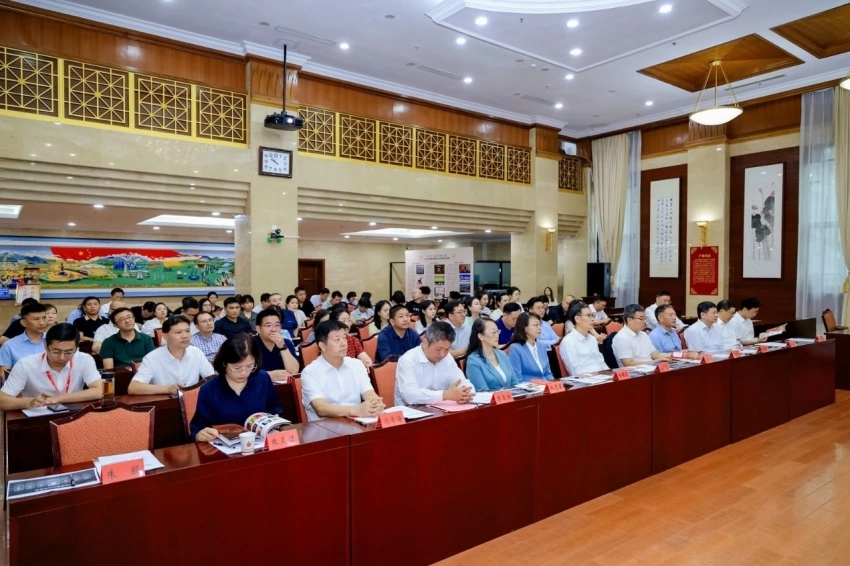 云南省红河哈尼族彝族自治州全国民族团结进步示范区建设成果展暨“红河九红”系列产品宣介活动在北京举办(图1)