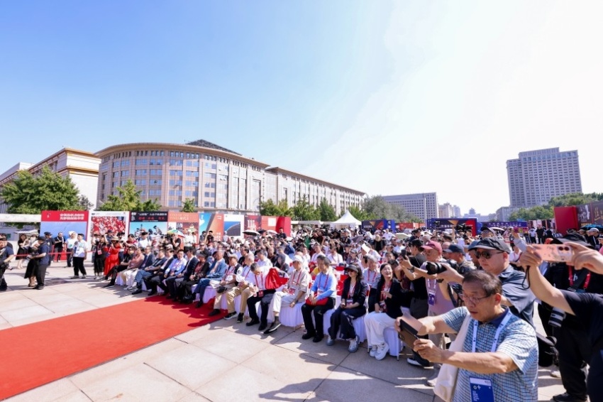 北京摄影周2026:品牌项目持续联通大众,让摄影成为全民可以参与的艺术形式(图1) 北京摄影周2026:品牌项目持续联通大众,让摄影成为全民可以参与的艺术形式(图1)