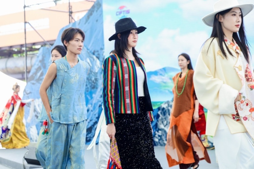 “三江源起·玉见北京”京玉文化交流周在京启动(图7) “三江源起·玉见北京”京玉文化交流周在京启动(图7)