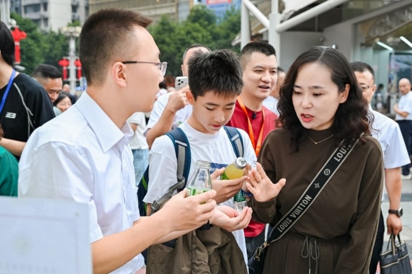 老区好物进重庆 产销协同促振兴——2026“健康消费月”榆阳、环县、吴堡优质农产品推介活动重庆专场启幕(图17) 2026“健康消费月”榆阳、环县、吴堡优质农产品推介活动重庆专场启幕(图17)
