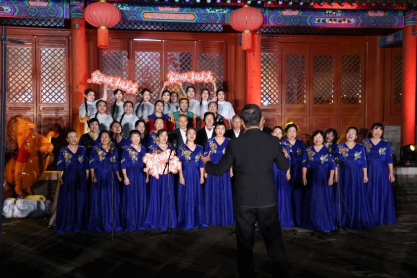 古寺搭台,居民演身边人、说身边事——原创沉浸式戏剧《家在回天》引共鸣(图8) 古寺搭台,居民演身边人、说身边事——原创沉浸式戏剧《家在回天》引共鸣(图8)