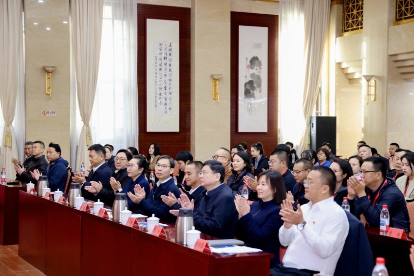 陆良县民族团结进步创建成果展暨“爨乡臻品”系列产品宣介活动在京举办(图2) 陆良县民族团结进步创建成果展暨“爨乡臻品”系列产品宣介活动在京举办(图2)